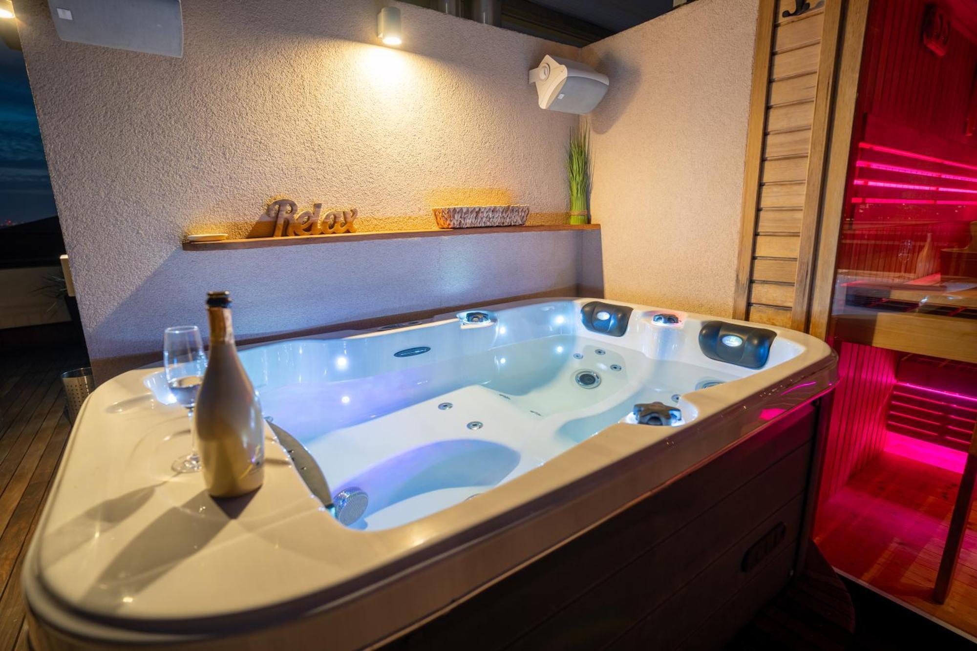 Luxury Rooftop Appartment With Fantastic Views Prag Exteriör bild
